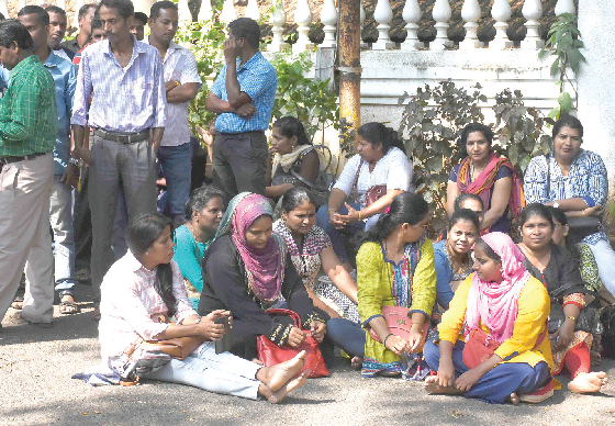 PWD workers protesting outside the CM’s residence in Altinho. PWD workers protesting outside the CM’s residence in Altinho.