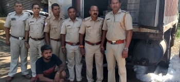 ﻿Fish container with 225 liquor cases worth Rs 5.08L caught at Polem