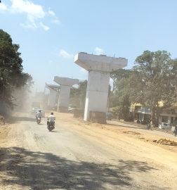 A ride through hell: Dust, traffic jams and danger on Porvorim’s service roads