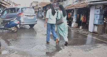 ﻿Overflowing manhole on busy Margao road causes nuisance