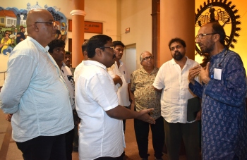 ﻿Venzy, Talak clash over Ravindra Bhavan closure