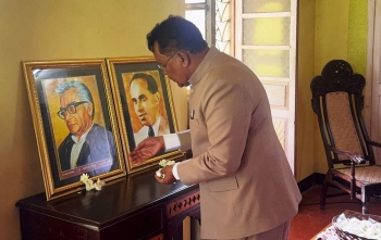Guv visits Assolna home of Dr Juliao Menezes