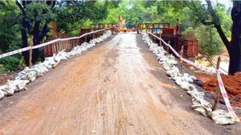 Single-lane traffic at Kusmalli Bridge affects commuters