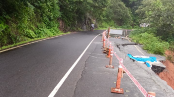 ﻿Repair work underway at Anmod Ghat after road caves in; single-lane traffic in place