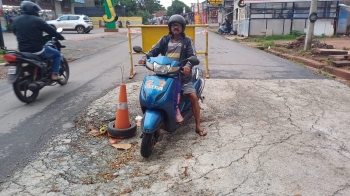 Motorists and citizens raise alarm over ‘sinking’ Colva road, fallen lamp poles