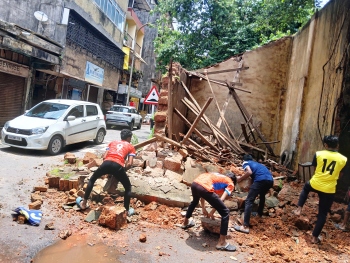 Dilapidated structure collapses in Margao; crumbling buildings once again pose threat to public safety