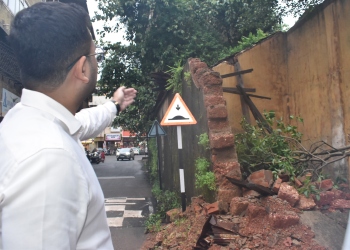 Authorities inspect ‘dangerous’ wall, demolition today