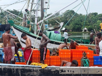 ﻿Cutbona jetty sanitation crisis resurfaces 10 days into season