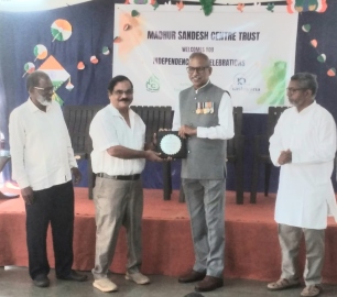 ﻿Freelance journalist feted on   Independence Day