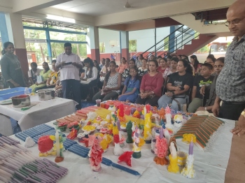 Chinchinim panchayat conducts   candle-making workshop