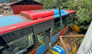 Brake failure sends KTC EV bus crashing at Panaji stand