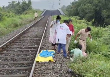 Man dies trying to save wife from rail tracks in Cuncolim