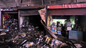 Three shops gutted in Sanquelim market fire