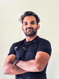 Beyond the clinic, @suite_succes creates content that challenges tourist stereotypes