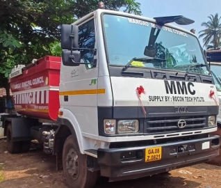 Newly-commissioned garbage   compactor develops snag
