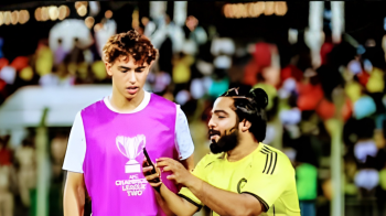 ﻿Fatorda selfie stunt backfires; fan taken into custody, selfie deleted