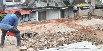 ﻿Axe falls on Cabeça de Calcondem, unsafe building finally being razed
