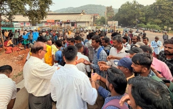 Lions Club distributes food to labourers at Chaudi