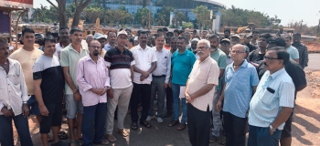 Upasnagar residents protest highway   flyover works, demand underpass