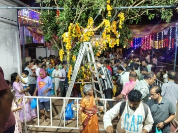 Centuries-old Holi ritual draws thousands in Vasco