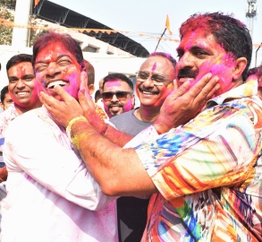Holi festivities bridge political divide in Fatorda