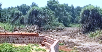 Assolna villagers oppose wall built in water body