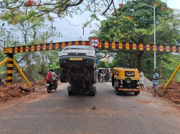 Goods rickshaw hits new height barrier at Assagao
