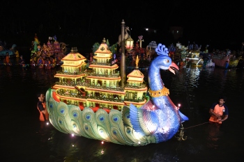 Colourful boats, lamps light up Tripurari Poornima