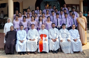 ﻿31 youngsters receive Confirmation at Loliem