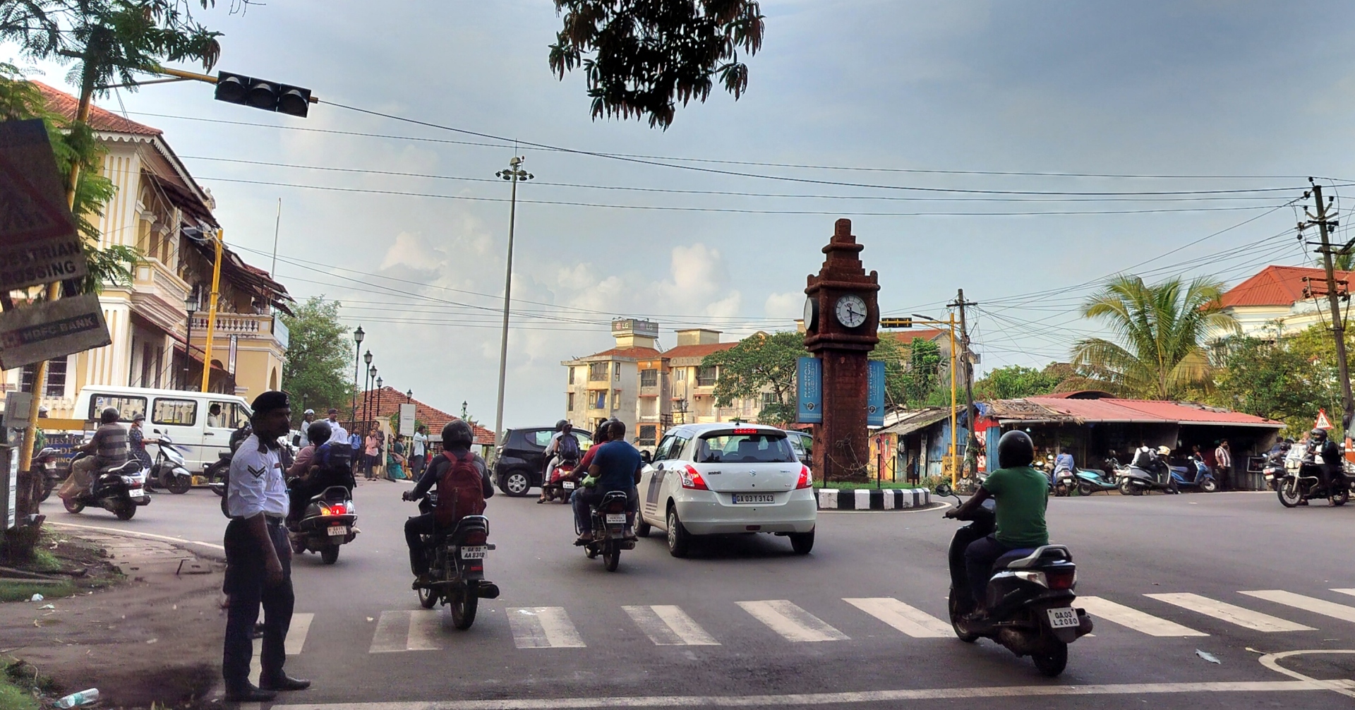 Work to install traffic signals at busy   court junction starts in Mapusa