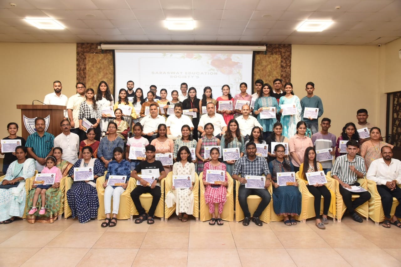 ﻿SES felicitates meritorious students