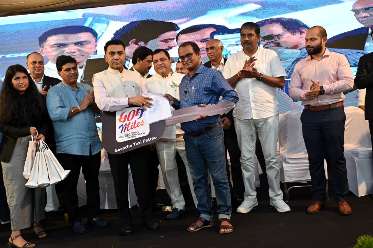 Over 100 taxis handed over under ‘Goencho Taxi Patrao Scheme’