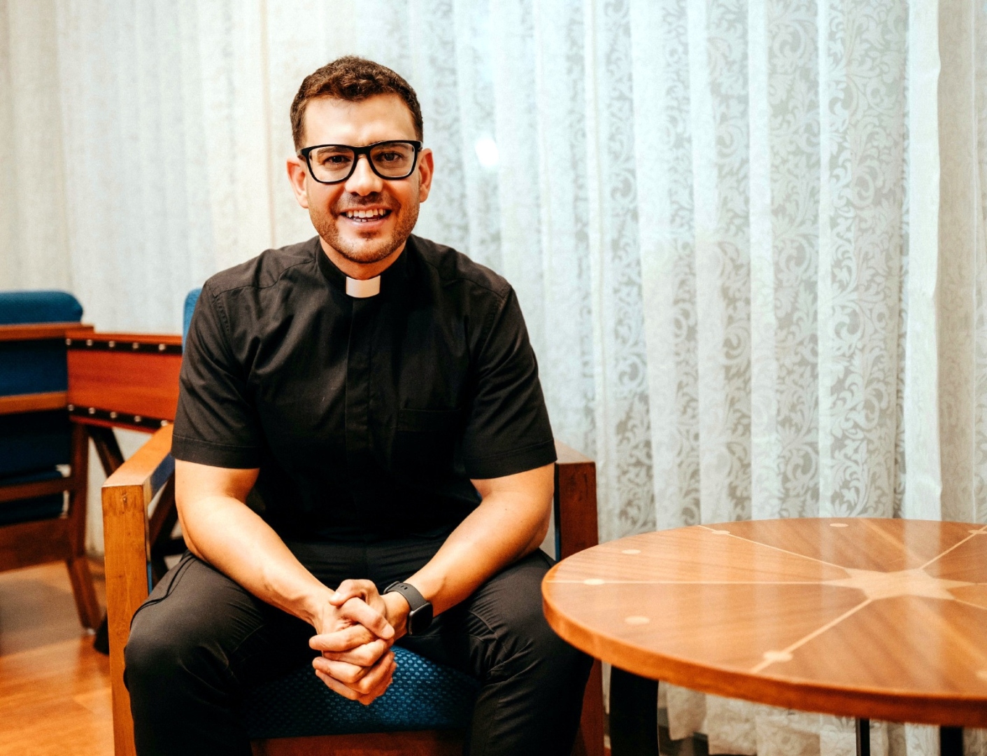 ‘Priests must go out, meet people on the streets’