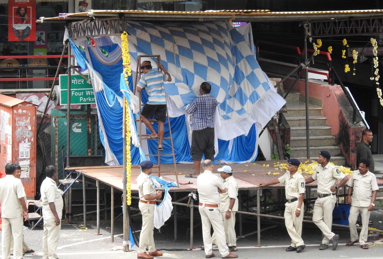 Police get MMA to dismantle state  erected to distribute refreshments