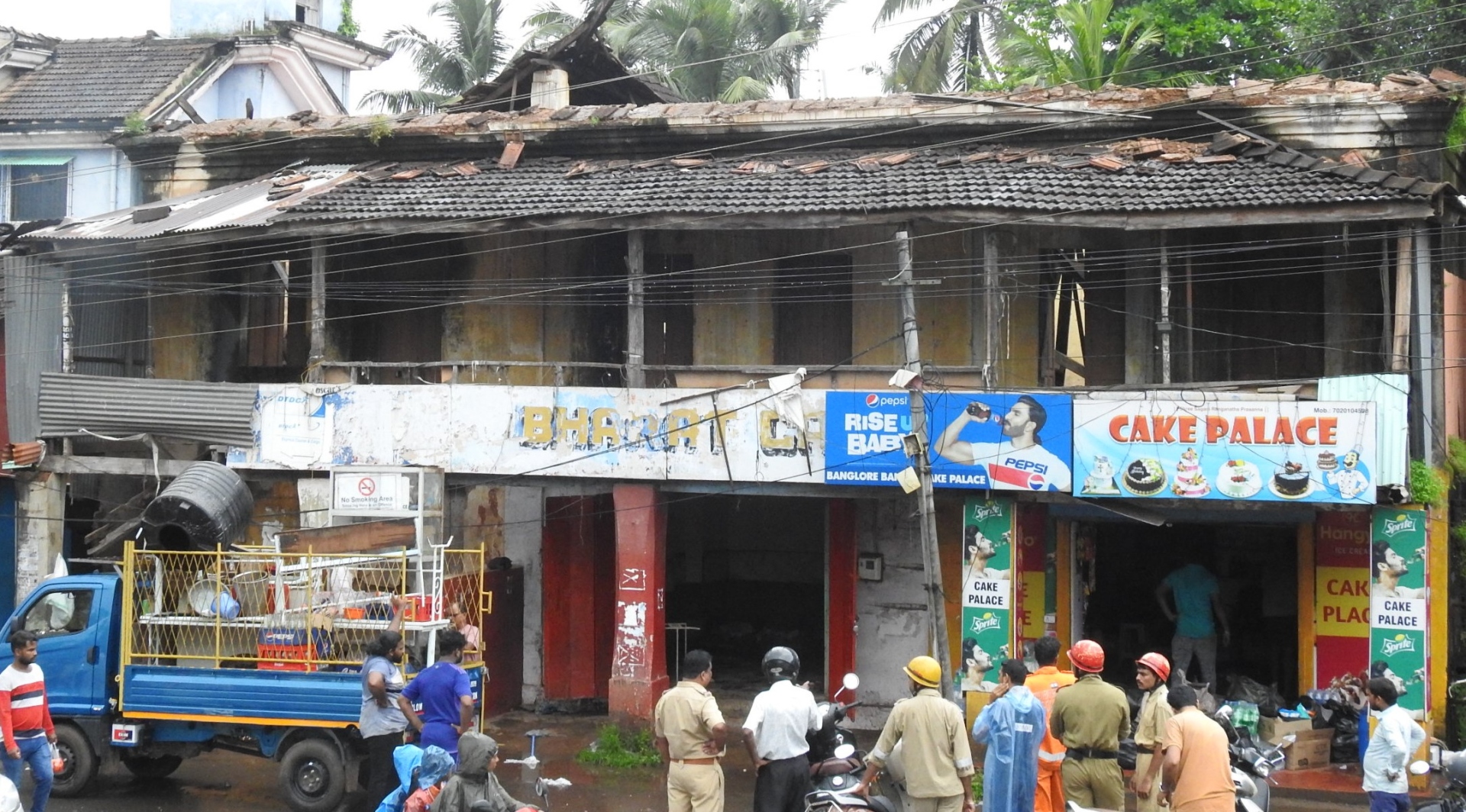 Portion of old building  in Chinchinim market  collapses, none hurt