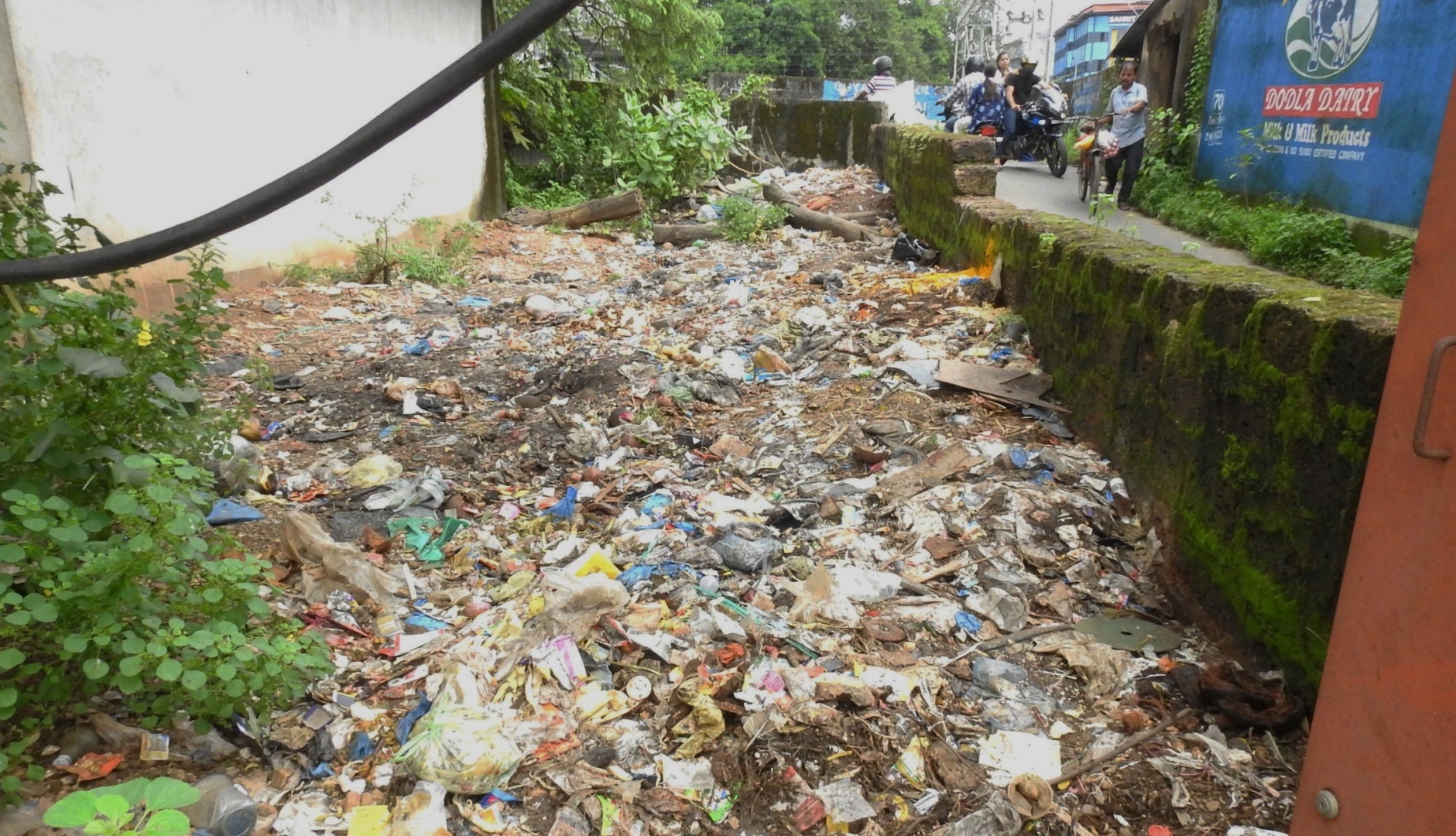 Day after The Goan exposé, MMC gets pvt contractors to clean up black spots
