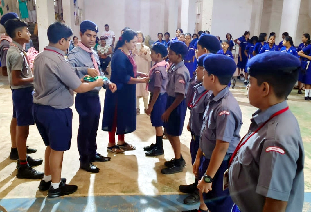 ﻿156 scouts, guides invested at Rosary HS Cujira