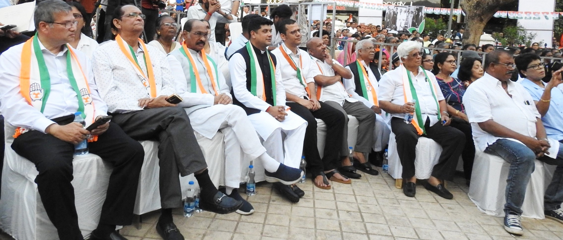 Cong calls on people to uproot 'lotus' in LS polls
