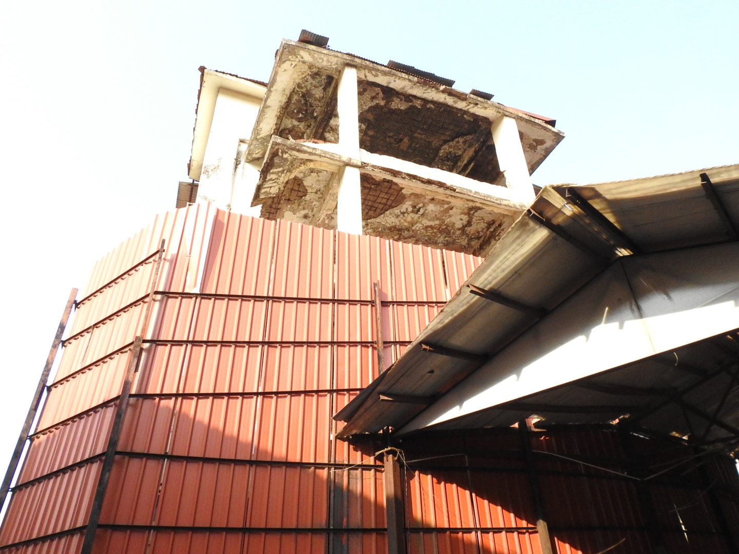 Unsafe annex building in Hospicio   complex still awaits demolition