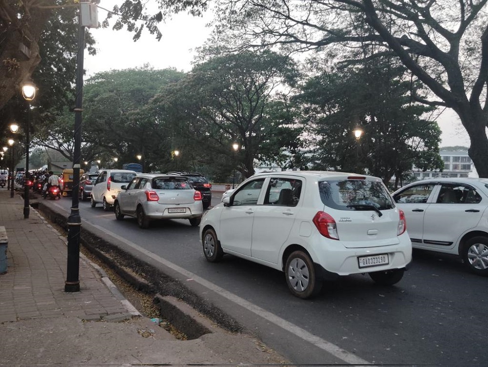 Massive traffic snarls as St Inez road blocked for Smart City work