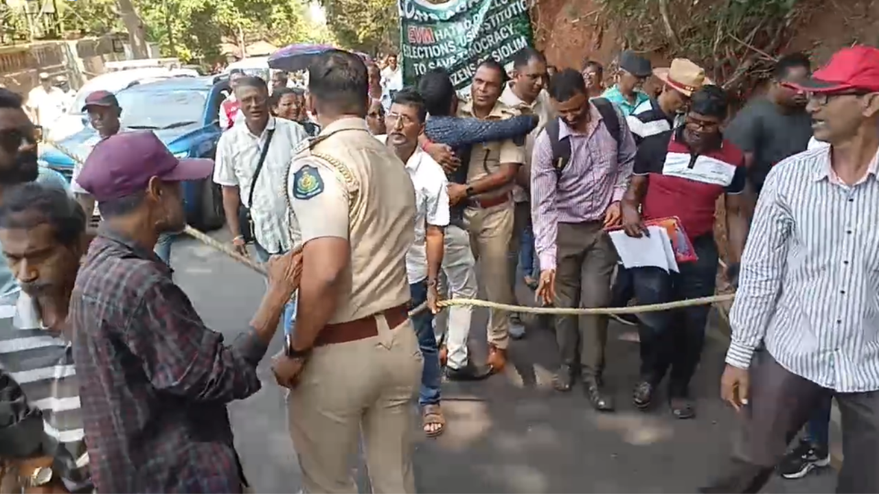 ﻿Citizens protest against EVMs in Goa, activists detained by Police