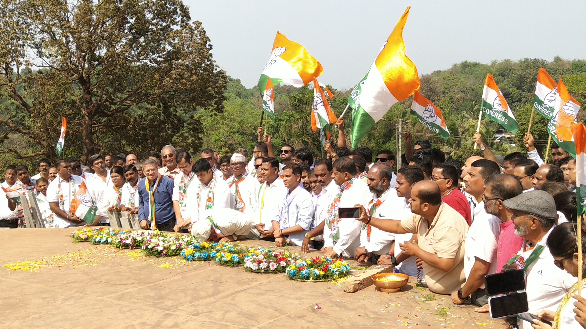 INDIA BLOC’S CONG CANDIDATES GET OFF THE BLOCKS