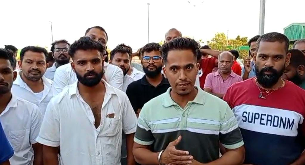 Taximen protest at Mopa Airport police station, allege assault by policeman