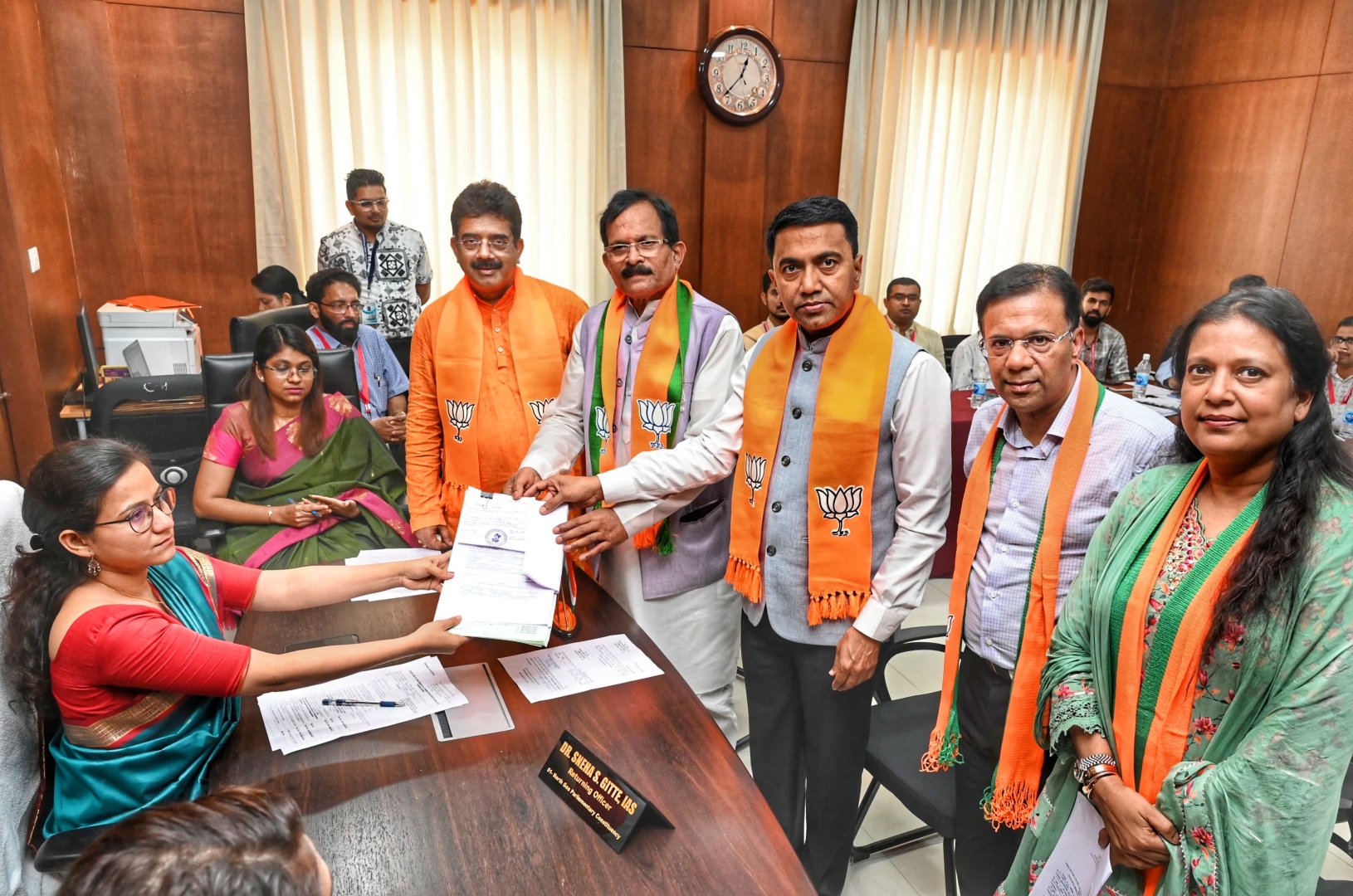 Shripad files papers with BJP's top brass of North in tow