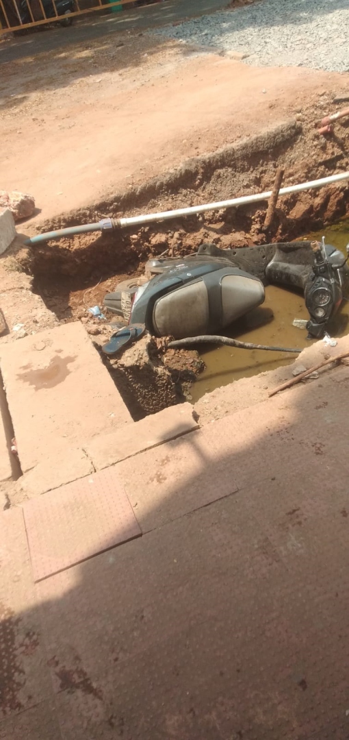 Scooterist falls into pit of Smart City work, shifted to hospital