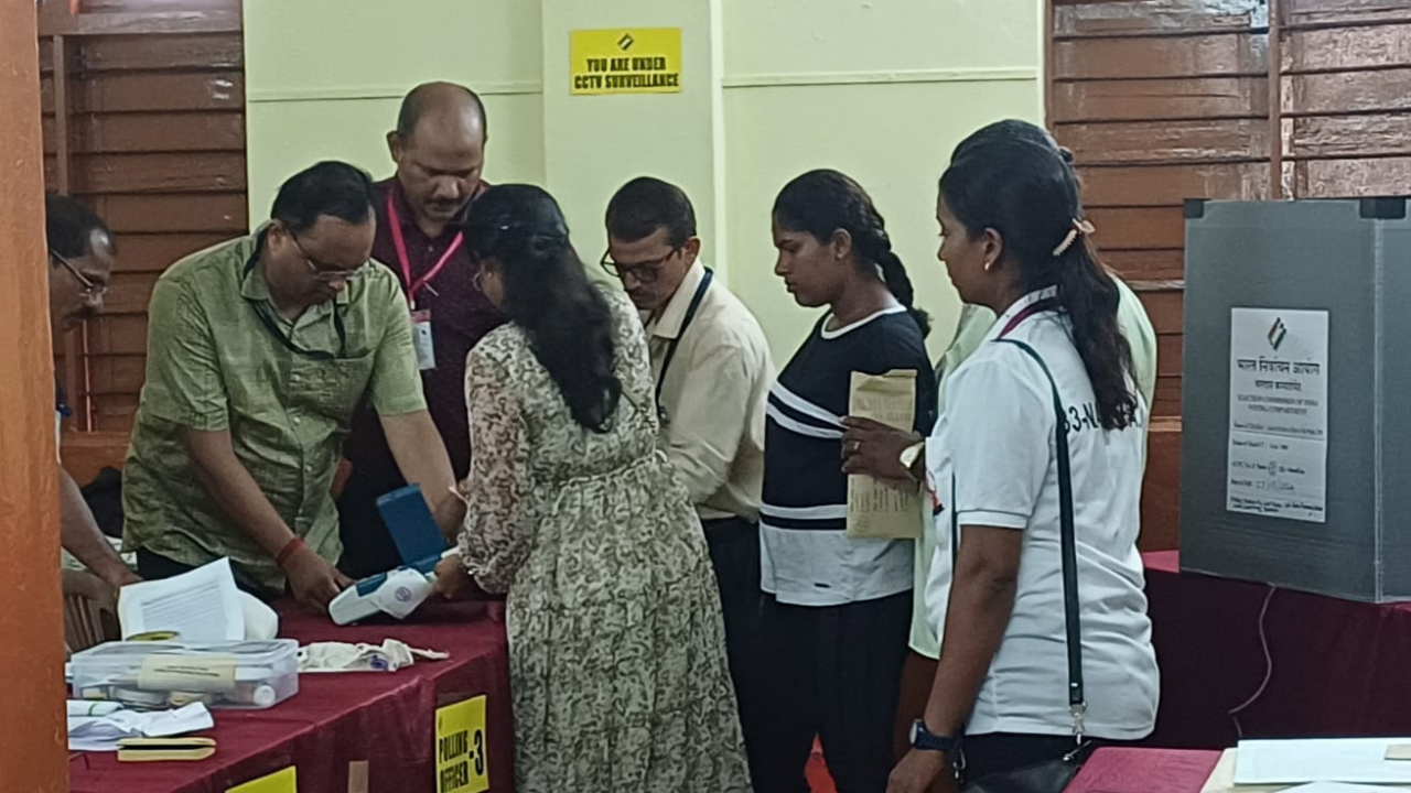 ﻿Voting halted at 5 different places across Goa due to technical error
