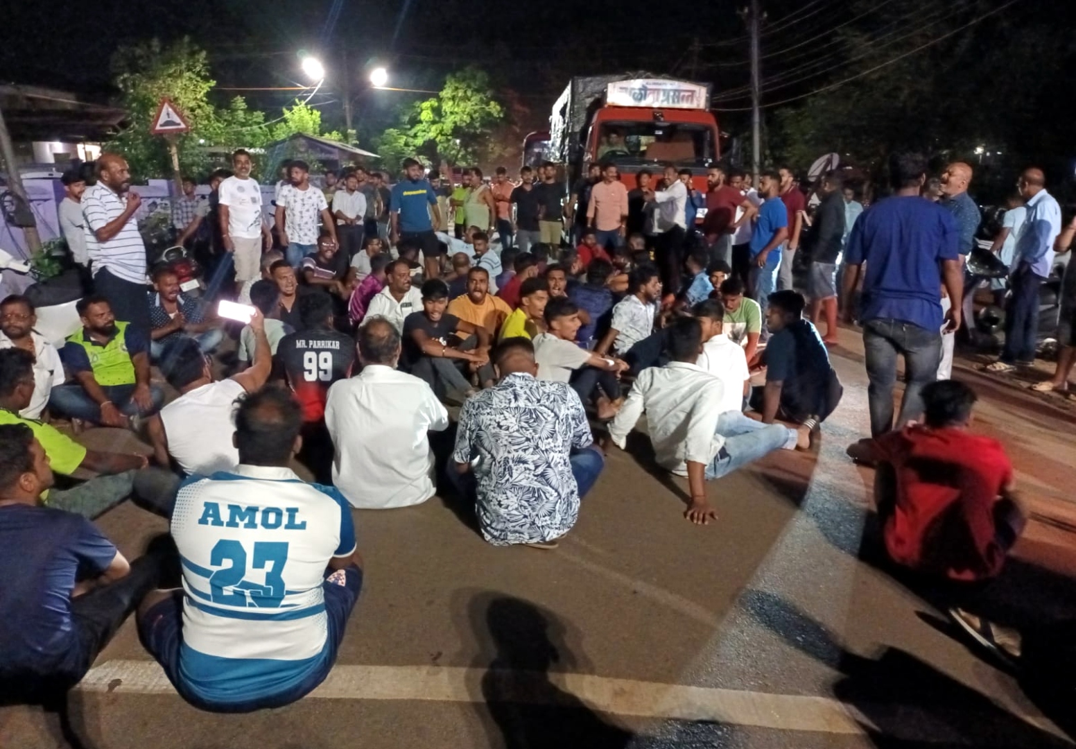 ﻿Tension as angry  protesters block   main Bicholim road