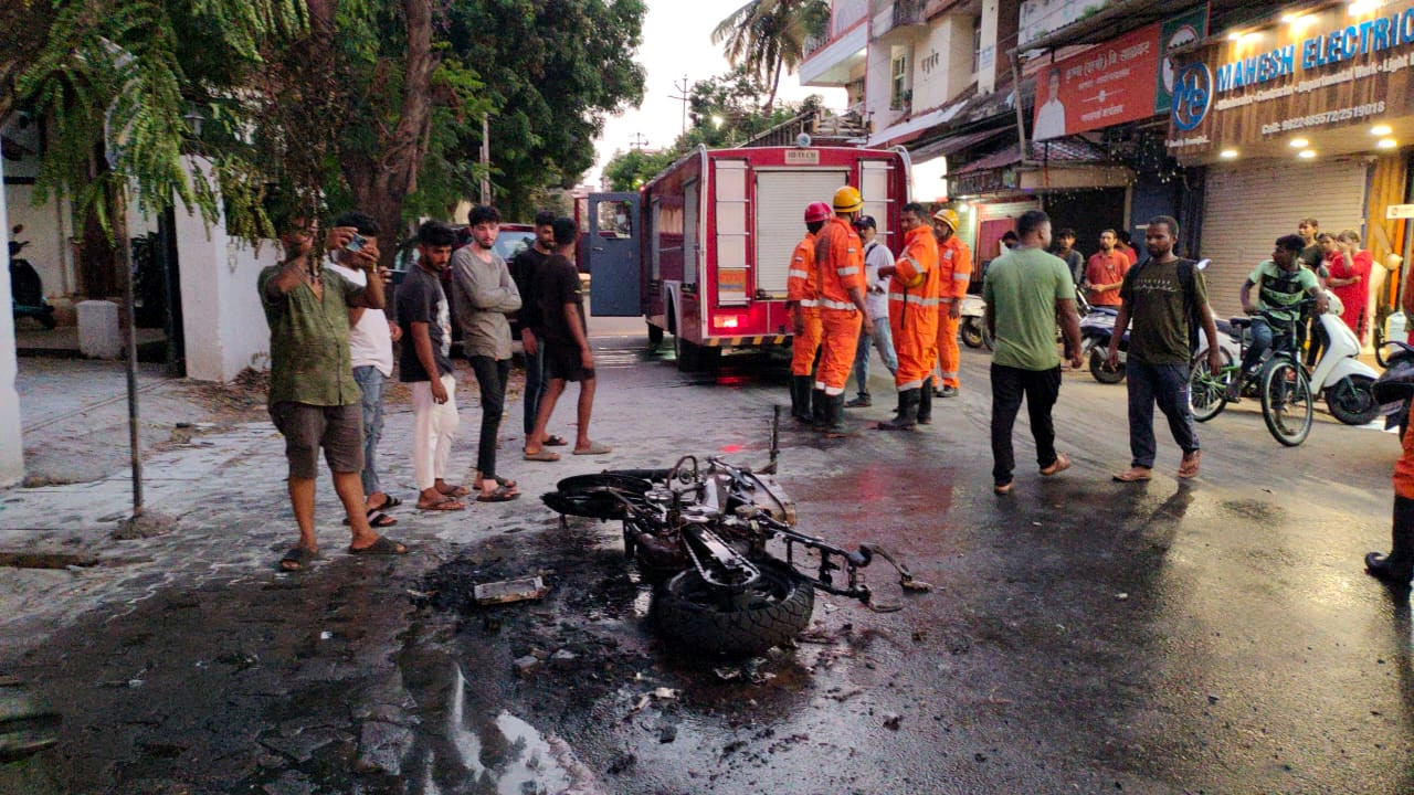 ﻿Motorcycle gutted in fire at Vasco