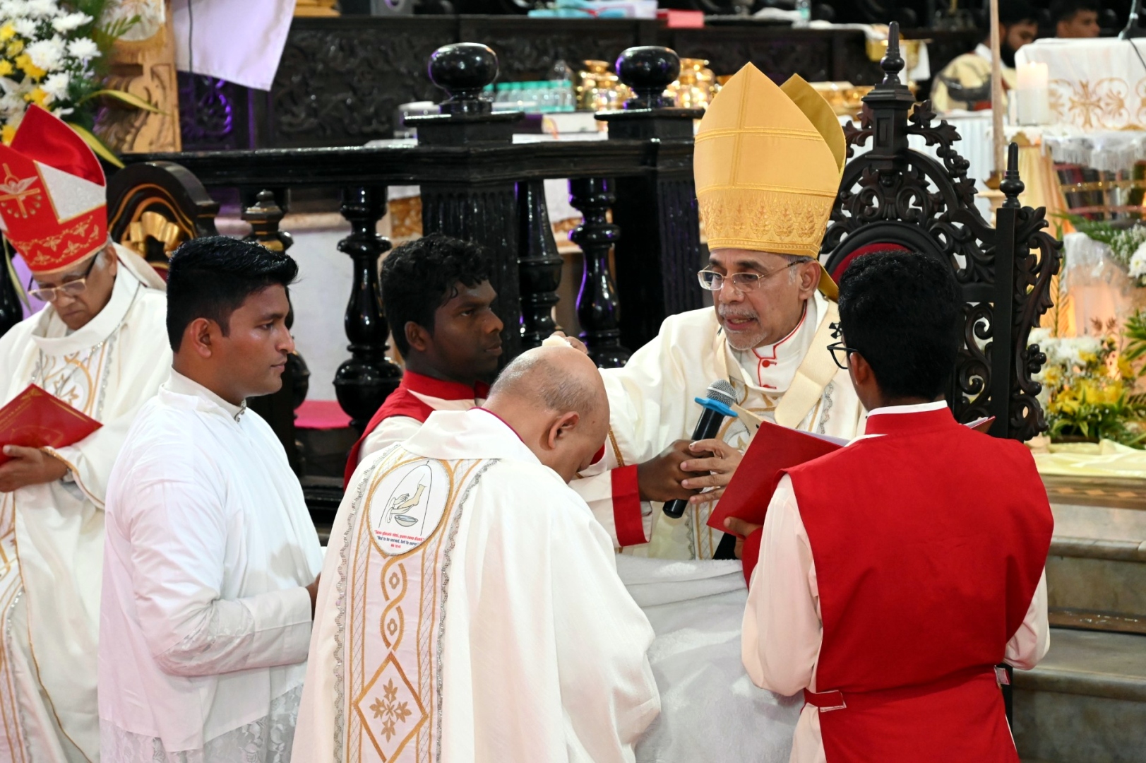 15 bishops attend episcopal ordination of Fr Simião
