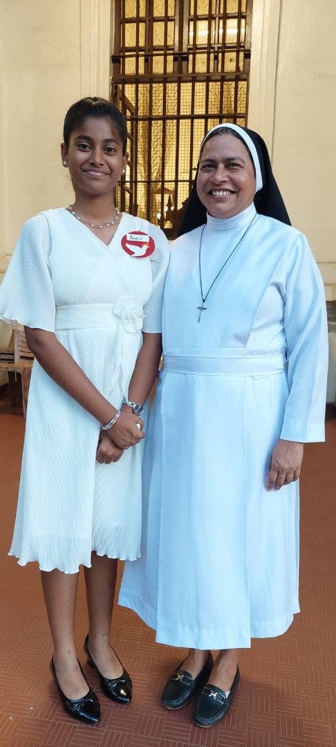 Teen’s song dedicated to exposition of St Francis Xavier gets rousing applause